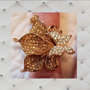 Gold rhinestone flower & butterfly cocktail ring